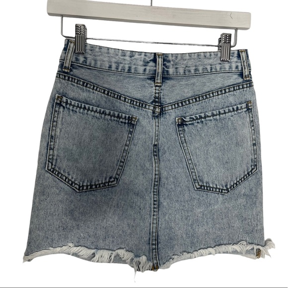 04) Forever 21 Distressed Cutoff Light Wash Denim Zipper Front Mini Skirt Size S - Picture 3 of 12